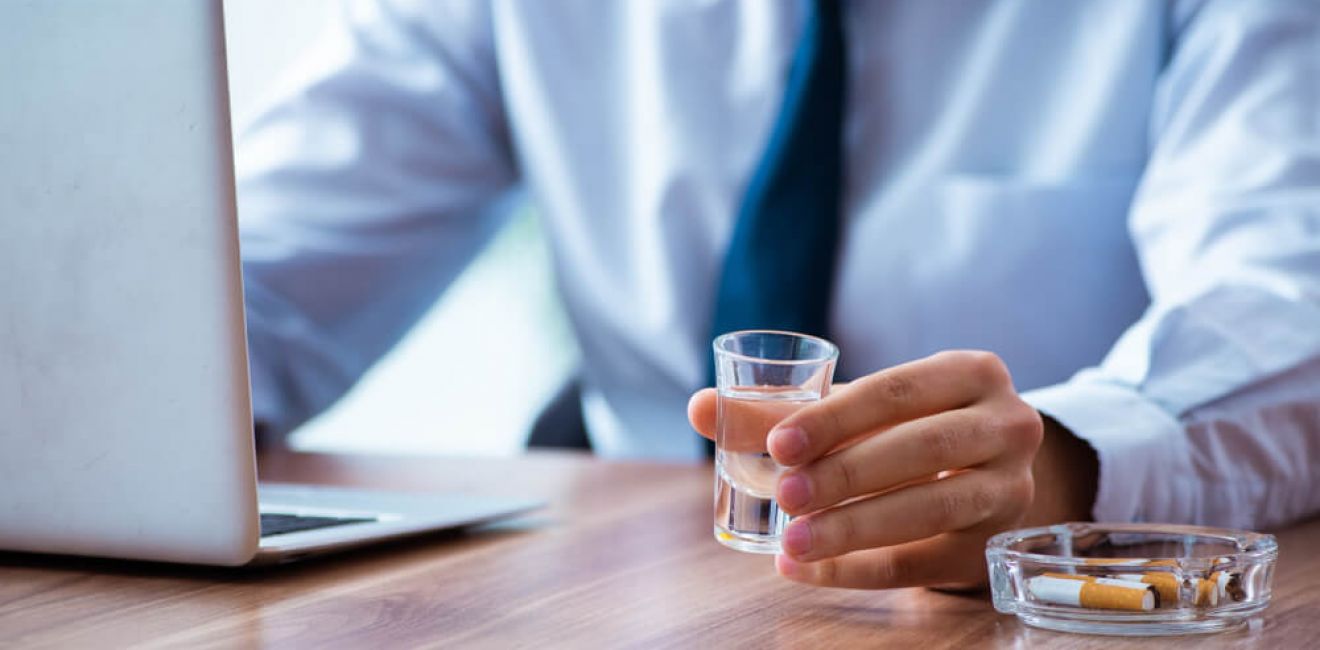 Dependência química e trabalho: uso funcional e disfuncional de drogas nos contextos laborais