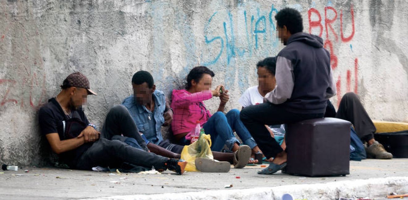 O valor simbólico do uso de droga para população em situação de rua: droga que mata e alimenta