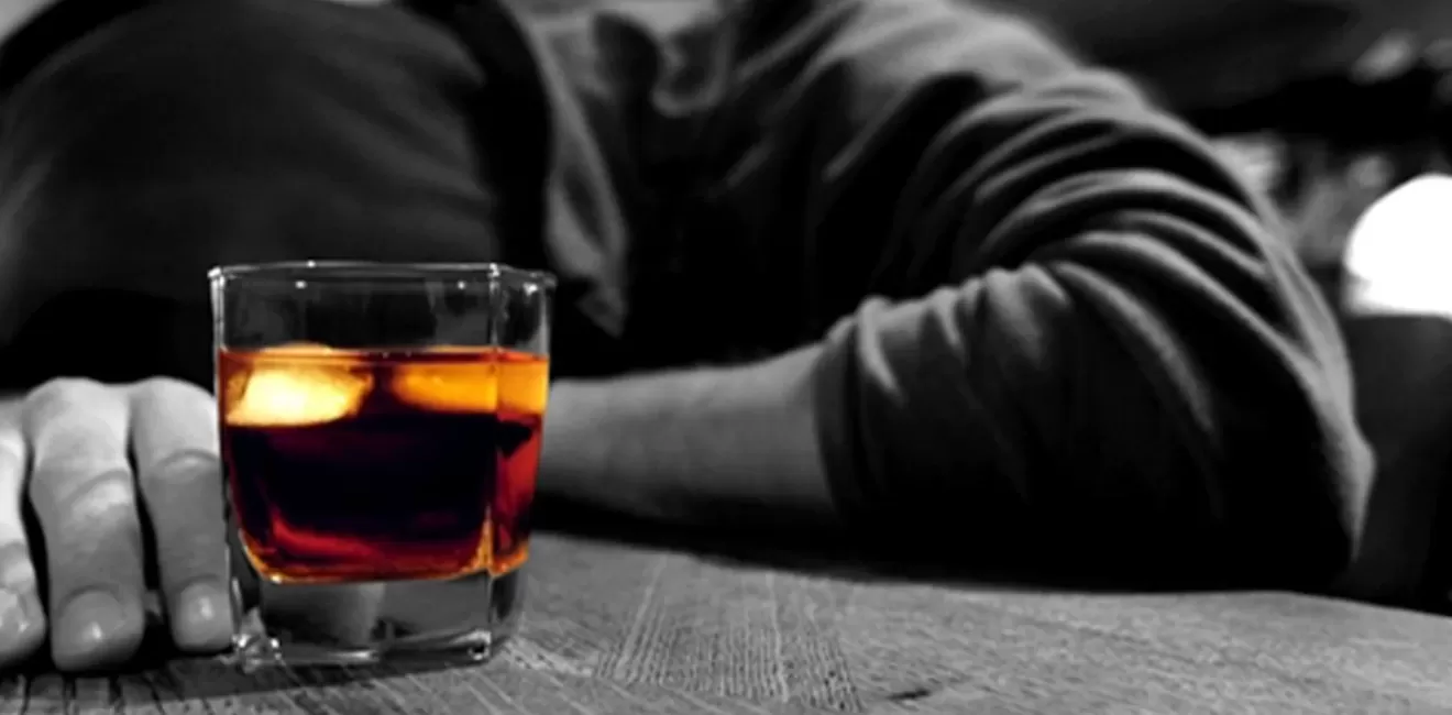 Adicção ao Álcool: Negação, Normalização Social e Desafios para o Reconhecimento e Tratamento