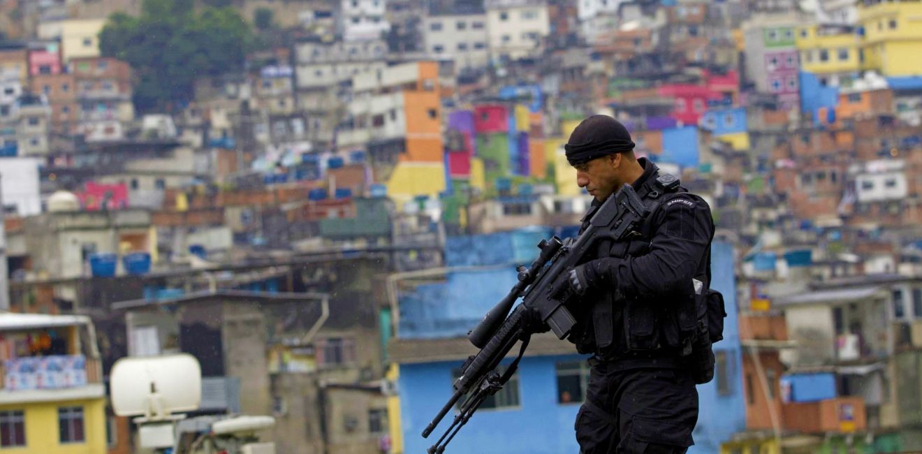 Guerra ao tráfico, violência policial e os limites da democracia brasileira