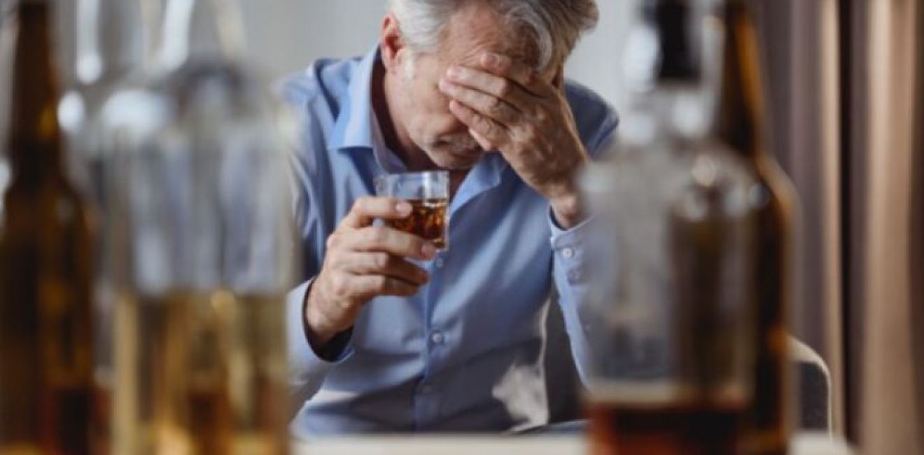 Morbimortalidade e fatores associados ao óbito em internados por efeitos do álcool e outras drogas