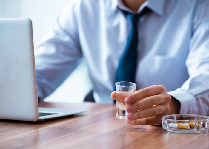 Dependência química e trabalho: uso funcional e disfuncional de drogas nos contextos laborais