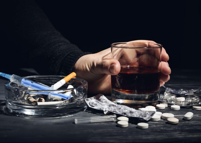 Entendendo a Dependência de Drogas: Causas, Características e Caminhos para a Recuperação