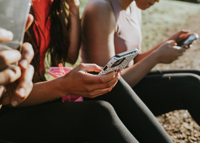 Fatores relacionados à dependência do smartphone em adolescentes