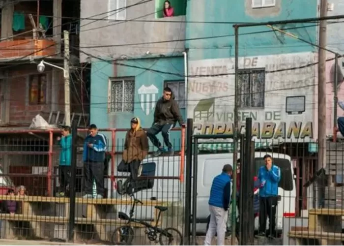 Sobre o cuidado de outros em contextos de pobreza, uso de drogas e marginalização