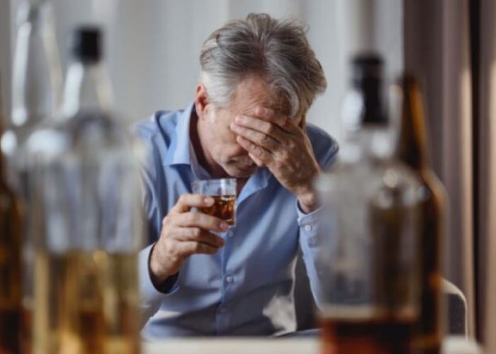 Morbimortalidade e fatores associados ao óbito em internados por efeitos do álcool e outras drogas